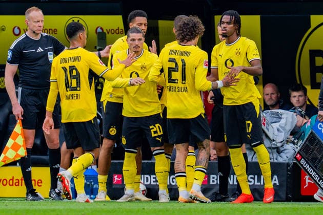 1. Bundesliga, 3. Spieltag, Borussia Dortmund vs. SC Paderborn 07 am 12.09.2026 Dreifach Auswechselung Ethan Nwaneri Fabio Silva Joey Veerman gegen Felix Nmecha Marcel Sabitzer Carney Chukwuemeka mit Niko Kovac *** Bundesliga 1, Matchday 3, Borussia Dortmund vs. SC Paderborn 07 on September 12, 2026: Triple substitution—Ethan Nwaneri, Fabio Silva, and Joey Veerman for Felix Nmecha, Marcel Sabitzer, and Carney Chukwuemeka—under Niko Kovac Copyright: xBahhoxKarax