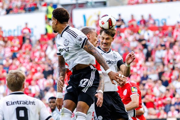 MAINZ, GERMANY - SEPTEMBER 12: Phillip Tietz (1. FSV Mainz 05, 9) and Robin Koch (Eintracht Frankfurt, 4) is challenged by in the air during the Bundesliga match between 1. FSV Mainz 05 vs. Eintracht Frankfurt at MEWA Arena on matchday 3 of the 1. Bundesliga on September 12, 2026 in Mainz, Germany. DFL REGULATIONS PROHIBIT ANY USE OF PHOTOGRAPHS AS IMAGE SEQUENCES AND OR QUASI-VIDEO. Rhineland-Palatinate Germany Copyright: xStephanxHahnex