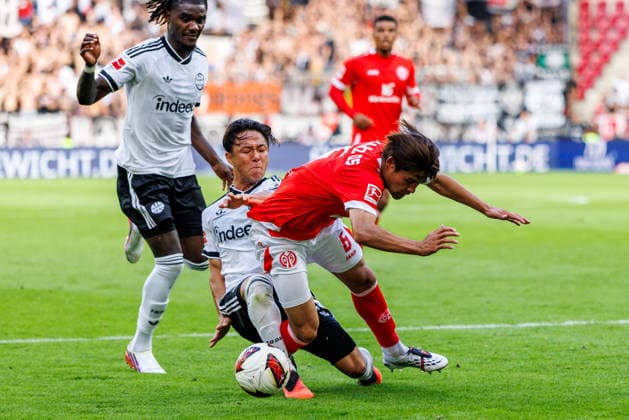 MAINZ, GERMANY - SEPTEMBER 12: Kaishu Sano (1. FSV Mainz 05, 6) is challenged by Keita Kosugi (Eintracht Frankfurt, 26) during the Bundesliga match between 1. FSV Mainz 05 vs. Eintracht Frankfurt at MEWA Arena on matchday 3 of the 1. Bundesliga on September 12, 2026 in Mainz, Germany. DFL REGULATIONS PROHIBIT ANY USE OF PHOTOGRAPHS AS IMAGE SEQUENCES AND OR QUASI-VIDEO. Rhineland-Palatinate Germany Copyright: xStephanxHahnex