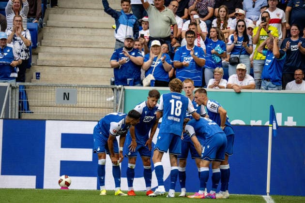 12.09.2026, xdaymx, Fussball 1.Bundesliga, TSG 1899 Hoffenheim - VfB Stuttgart. Einstudierter Torjubel zum 2:1 von Adam Hlozek (TSG Hoffenheim) mit der Mannschaft. (DFL DFB REGULATIONS PROHIBIT ANY USE OF PHOTOGRAPHS as IMAGE SEQUENCES and or QUASI-VIDEO) Sinsheim *** September 12, 2026, xdaymx, Soccer, Bundesliga 1, TSG 1899 Hoffenheim vs. VfB Stuttgart: A choreographed goal celebration following Adam Hlozek’s 2–1 goal for TSG Hoffenheim with the team. DFL and DFB regulations prohibit any use of photographs as image sequences and or quasi-videos. Sinsheim