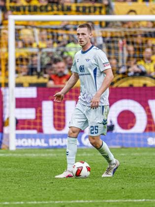 DORTMUND - Tjark Scheller of SC Paderborn 07 runs with the ball during the Bundesliga match between Borussia Dortmund and SC Paderborn 07 at Signal Iduna Park on September 12, 2026, in Dortmund, Germany. MARCEL TER BALS ANP Bundesliga 2026 27 xVIxANPxSportx xMarcelxterxBalsxIVx 568306724 originalFilename: 568306724.jpg