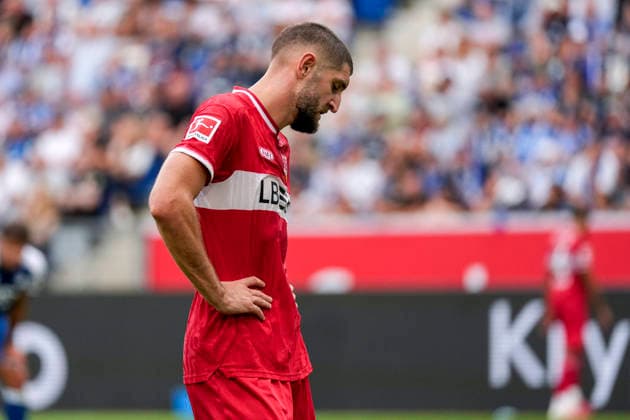 Jeff Chabot (VfB, 24), Spieler vom VfB Stuttgart, enttäuscht schauend, Enttäuschung, Frustration, disappointed, pessimistisch, Einzelbild, Einzelfoto, Aktion, Action, 12.09.2026, Sinsheim (Deutschland), Fussball, Bundesliga, TSG 1899 Hoffenheim - VfB Stuttgart, DFB DFL REGULATIONS PROHIBIT ANY USE OF PHOTOGRAPHS AS IMAGE SEQUENCES AND OR QUASI-VIDEO. *** Jeff Chabot VfB, 24, VfB Stuttgart player, looking disappointed, disappointment, frustration, pessimistic, single image, single photo, action, 12 09 2026, Sinsheim, Germany, soccer, Bundesliga, TSG 1899 Hoffenheim vs. VfB Stuttgart, DFB and DFL regulations prohibit any use of photographs as image sequences and or quasi-video xozx