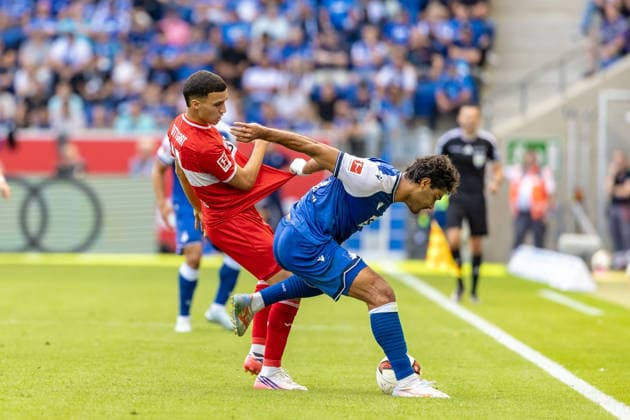 Harter Zweikampf Bilal El Khannouss (VfB Stuttgart, 11) wird gehalten von Ozan Kabak (TSG Hoffenheim, 05), GER, TSG Hoffenheim vs. VfB Stuttgart, Fussball, 1. Bundesliga, 03. Spieltag, Spielzeit 2026 2027, 12.09.2026, DFL DFB REGULATIONS PROHIBIT ANY USE OF PHOTOGRAPHS AS IMAGE SEQUENCES AND OR QUASI-VIDEO, GER, TSG Hoffenheim vs. VfB Stuttgart, Fussball, 1. Bundesliga, 03. Spieltag, Spielzeit 2026 2027, 12.09.2026 Sinsheim *** A tough tackle: Bilal El Khannous (VfB Stuttgart, 11) is held by Ozan Kabak (TSG Hoffenheim, 05), GER, TSG Hoffenheim vs. VfB Stuttgart, Soccer, Bundesliga 1, Matchday 03, 2026–2027 season, September 12, 2026, DFL and DFB regulations prohibit any use of photographs as image sequences and or quasi-video, GER, TSG Hoffenheim vs. VfB Stuttgart, soccer, Bundesliga 1, Matchday 3, 2026–2027 Season, September 12, 2026, Sinsheim Copyright: xEibner-Pressefoto JanixPlessx EP_JPL