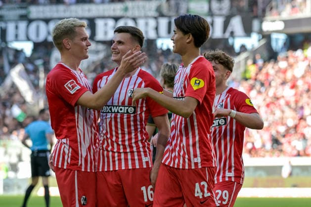 Jubel zum Tor zum 4:0 durch Yannik Engelhardt (SC Freiburg, 16) mit Matthias Ginter (SC Freiburg, 28), Keisuke Goto (SC Freiburg, 42) GER, SC Freiburg vs Bor. Moenchengladbach, Fussball, Bundesliga, 3. Spieltag, Saison 2026 2027, 12.09.2026 DFL DFB REGULATIONS PROHIBIT ANY USE OF PHOTOGRAPHS AS IMAGE SEQUENCES AND OR QUASI-VIDEO GER, SC Freiburg vs Bor. Moenchengladbach, Fussball, Bundesliga, 3. Spieltag, Saison 2026 2027, 12.09.2026 Freiburg *** Celebration of the goal that made it 4–0 by Yannik Engelhardt (SC Freiburg, 16) with Matthias Ginter (SC Freiburg, 28) and Keisuke Goto (SC Freiburg, 42, GER), SC Freiburg vs. Borussia Mönchengladbach, soccer, Bundesliga, Matchday 3, 2026–2027 season, September 12, 2026 DFL DFB regulations prohibit any use of photographs as image sequences and or quasi-video GER, SC Freiburg vs. Borussia Mönchengladbach, soccer, Bundesliga, Matchday 3, 2026–2027 season, September 12, 2026, Freiburg Copyright: xEibner-Pressefotox EP_THS