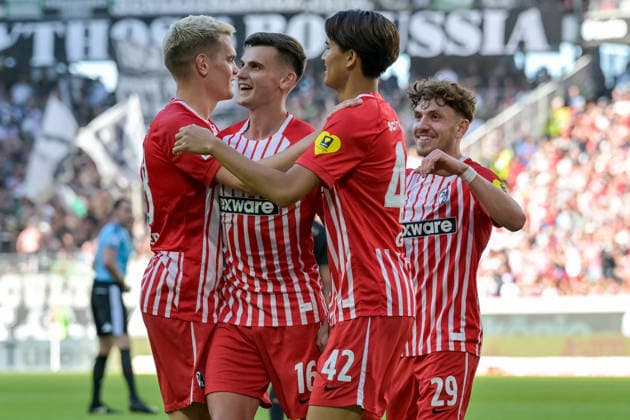 Jubel zum Tor zum 4:0 durch Yannik Engelhardt (SC Freiburg, 16) mit Matthias Ginter (SC Freiburg, 28), Keisuke Goto (SC Freiburg, 42), Philipp Treu (SC Freiburg, 29) GER, SC Freiburg vs Bor. Moenchengladbach, Fussball, Bundesliga, 3. Spieltag, Saison 2026 2027, 12.09.2026 DFL DFB REGULATIONS PROHIBIT ANY USE OF PHOTOGRAPHS AS IMAGE SEQUENCES AND OR QUASI-VIDEO GER, SC Freiburg vs Bor. Moenchengladbach, Fussball, Bundesliga, 3. Spieltag, Saison 2026 2027, 12.09.2026 Freiburg *** Celebration after Yannik Engelhardt (SC Freiburg, 16) scored the goal to make it 4–0, with Matthias Ginter (SC Freiburg, 28) and Keisuke Goto (SC Freiburg, 42), Philipp Treu (SC Freiburg, 29 GER), SC Freiburg vs. Borussia Mönchengladbach, soccer, Bundesliga, Matchday 3, 2026–2027 season, September 12, 2026 DFL DFB REGULATIONS PROHIBIT ANY USE OF PHOTOGRAPHS AS IMAGE SEQUENCES AND OR QUASI-VIDEO GER, SC Freiburg vs. Borussia Mönchengladbach, Soccer, Bundesliga, Matchday 3, 2026–2027 season, September 12, 2026, Freiburg Copyright: xEibner-Pressefotox EP_THS