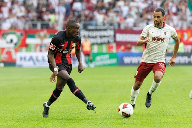 Moussa Diaby (19, Bayer 04 Leverkusen) und Alexis Claude-Maurice (20, FC Augsburg) beim Spiel zwischen FC Augsburg v Bayer 04 Leverkusen, Fussball, Herren, Bundesliga, 2026 2027, 3.Spieltag am 12.09.2026 in Augsburg, WWK ARENA. DFL and DFB regulations prohibit any use of photographs as image sequences and or quasi-video. Bayern Deutschland *** Moussa Diaby, 19, Bayer 04 Leverkusen, and Alexis Claude Maurice, 20, FC Augsburg, during the match between FC Augsburg and Bayer 04 Leverkusen, soccer, men s, Bundesliga, 2026–2027, Matchday 3 on September 12, 2026, in Augsburg, WWK ARENA. DFL and DFB regulations prohibit any use of photographs as image sequences and or quasi-video. Bavaria, Germany