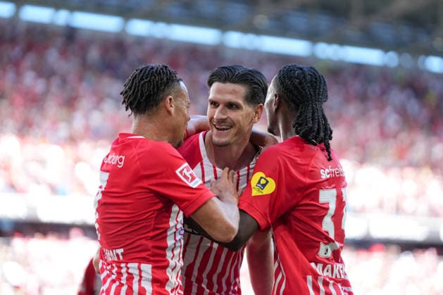 Derry Scherhant (SC Freiburg, 07), Igor Matanovic (SC Freiburg, 31), Jordy Makengo (SC Freiburg, 33) Torjubel, Emotionen, Torschuss, Abschluss, Torerfolg, Tor, Treffer , Deutschland, Fussball, 1. Bundesliga, 3.Spieltag, 2026 2027, SC Freiburg vs. Borussia Mönchengladbach, 12.09.2026, Europa-Park Stadion, Freiburg Freiburg Europa-Park Stadion Baden-Württemberg Deutschland *** Derry Scherhant, SC Freiburg, 07; Igor Matanovic, SC Freiburg, 31; Jordy Makengo, SC Freiburg, 33; goal celebration, emotions, shot on goal, finish, goal scored, goal, hit, Germany, soccer, Bundesliga 1, Matchday 3, 2026–2027, SC Freiburg vs. Borussia Mönchengladbach, September 12, 2026, Europa-Park Stadium, Freiburg, Freiburg, Europa-Park Stadium, Baden-Württemberg, Germany Copyright: xArnexAmbergx