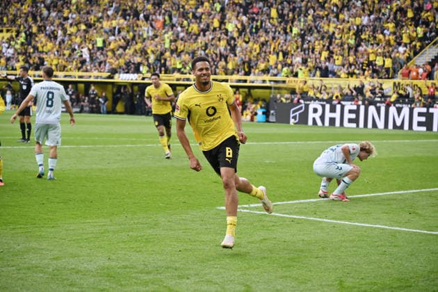 Jubel 2:0 Felix Nmecha (Borussia Dortmund) 12.09.2026, Fussball 1. Bundesliga, Saison 2026 2027, 3. Spieltag, Borussia Dortmund - SC Paderborn 07 DFL regulations prohibit any use of photographs as image sequences and or quasi-video Dortmund Signal Iduna Park Nordrhein Westfalen Deutschland *** Celebration 2-0 Felix Nmecha Borussia Dortmund September 12, 2026, Soccer 1. Bundesliga, 2026–2027 Season, Matchday 3, Borussia Dortmund vs. SC Paderborn 07. DFL regulations prohibit any use of photographs as image sequences and or quasi-video. Dortmund, Signal Iduna Park, North Rhine-Westphalia, Germany Team2