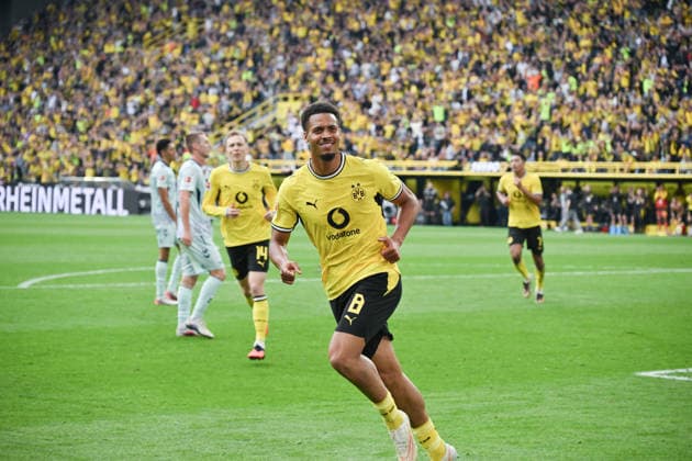 Jubel 2:0 Felix Nmecha (Borussia Dortmund) 12.09.2026, Fussball 1. Bundesliga, Saison 2026 2027, 3. Spieltag, Borussia Dortmund - SC Paderborn 07 DFL regulations prohibit any use of photographs as image sequences and or quasi-video Dortmund Signal Iduna Park Nordrhein Westfalen Deutschland *** Celebration 2-0 Felix Nmecha Borussia Dortmund September 12, 2026, Soccer 1. Bundesliga, 2026–2027 Season, Matchday 3, Borussia Dortmund vs. SC Paderborn 07. DFL regulations prohibit any use of photographs as image sequences and or quasi-video. Dortmund, Signal Iduna Park, North Rhine-Westphalia, Germany Team2