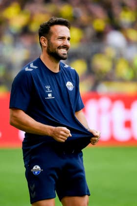 Trainer Ralf Kettemann (SC Paderborn 07) gestikuliert waehrend des spiels der 1. Bundesliga zwischen Borussia Dortmund und SC Paderborn 07, Signal Iduna Park am 12. September 2026 in Dortmund, Deutschland. (Foto von Max Maiwald DeFodi Images) +++ Trainer Ralf Kettemann (SC Paderborn 07) gestures during the Bundesliga match between Borussia Dortmund and SC Paderborn 07 at Signal Iduna Park on September 12, 2026 in Dortmund, Germany. (Photo by Max Maiwald DeFodi Images) DFB DFL REGULATIONS PROHIBIT ANY USE OF PHOTOGRAPHS AS IMAGE SEQUENCES AND OR QUASI-VIDEO. (Photo by Max Maiwald DeFodi Images) - *** SC Paderborn 07 coach Ralf Kettemann gestures during the Bundesliga match between Borussia Dortmund and SC Paderborn 07 at Signal Iduna Park on September 12, 2026, in Dortmund, Germany. Photo by Max Maiwald, DeFodi Images. Coach Ralf Kettemann of SC Paderborn 07 gestures during the Bundesliga match between Borussia Dortmund and SC Paderborn 07 at Signal Iduna Park on September 12, 2026 in Dortmund, Germany. Photo by Max Maiwald, DeFodi Images. DFB and DFL regulations prohibit any use of photographs as image sequences and or quasi-video. Photo by Max Maiwald, DeFodi Images.