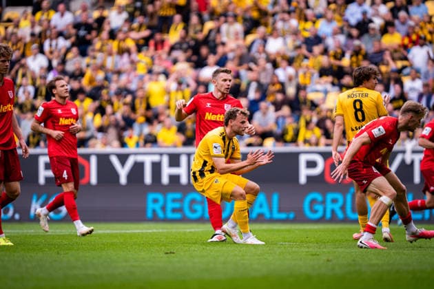 Mika Schroers (Alemannia Aachen, 27) nach einer vergebenen Chance TSV Alemannia Aachen vs. SSV Jahn Regensburg, Fussball, 3. Liga, 5. Spieltag, Saison 2026 2027, 12.09.2026 DFB REGULATIONS PROHIBIT ANY USE OF PHOTOGRAPHS AS IMAGE SEQUENCES AND OR QUASI-VIDEO TSV Alemannia Aachen vs. SSV Jahn Regensburg, Fussball, 3. Liga, 5. Spieltag, Saison 2026 2027, 12.09.2026 Aachen Copyright: xEibner-Pressefoto J.xDerondeaux EP_JDU