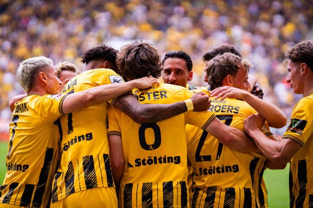 Die Mannschaft bejubelt das 1:0 durch Mika Schroers (Alemannia Aachen, 27) TSV Alemannia Aachen vs. SSV Jahn Regensburg, Fussball, 3. Liga, 5. Spieltag, Saison 2026 2027, 12.09.2026 DFB REGULATIONS PROHIBIT ANY USE OF PHOTOGRAPHS AS IMAGE SEQUENCES AND OR QUASI-VIDEO TSV Alemannia Aachen vs. SSV Jahn Regensburg, Fussball, 3. Liga, 5. Spieltag, Saison 2026 2027, 12.09.2026 Aachen Copyright: xEibner-Pressefoto J.xDerondeaux EP_JDU