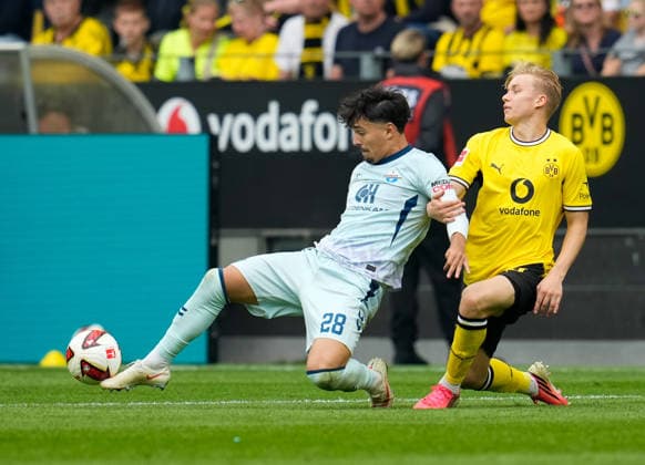 Laurin Ulrich (SC Paderborn 07, 28) im Zweikampf mit Daniel Jonathan Svensson (Borussia Dortmund, 24) GER, Borussia Dortmund vs SC Paderborn 07, 1. Bundesliga, 3. Spieltag, Saison 2026-27, Signal Iduna Park, Dortmund, 12.09.2026 DFL REGULATIONS PROHIBIT ANY USE OF PHOTOGRAPHS AS IMAGE SEQUENCES AND OR QUASI-VIDEO GER, Borussia Dortmund vs SC Paderborn 07, 1. Bundesliga, 3. Spieltag, Saison 2026-27, 12.09.2026 Dortmund *** Laurin Ulrich (SC Paderborn 07, 28) in a tackle with Daniel Jonathan Svensson (Borussia Dortmund, 24, GER), Borussia Dortmund vs. SC Paderborn 07, Bundesliga 1, Matchday 3, 2026–27 Season, Signal Iduna Park, Dortmund, September 12, 2026. DFL regulations prohibit any use of photographs as image sequences and or quasi-video. GER, Borussia Dortmund vs. SC Paderborn 07, Bundesliga 1, Matchday 3, 2026–27 season, September 12, 2026, Dortmund Copyright: xEibner-Pressefoto ScottxColemanx EP_SCN