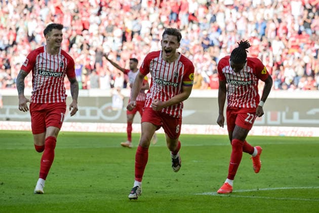 Jubel zum Tor zum 5:0 durch Maximilian Eggestein (SC Freiburg, 08) mit Lukas Kuebler (SC Freiburg, 17), Cyriaque Irie (SC Freiburg, 22) GER, SC Freiburg vs Bor. Moenchengladbach, Fussball, Bundesliga, 3. Spieltag, Saison 2026 2027, 12.09.2026 DFL DFB REGULATIONS PROHIBIT ANY USE OF PHOTOGRAPHS AS IMAGE SEQUENCES AND OR QUASI-VIDEO GER, SC Freiburg vs Bor. Moenchengladbach, Fussball, Bundesliga, 3. Spieltag, Saison 2026 2027, 12.09.2026 Freiburg *** Celebration of the 5-0 goal by Maximilian Eggestein (SC Freiburg, 08) with Lukas Kübler (SC Freiburg, 17), Cyriaque Irie (SC Freiburg), 22 (GER), SC Freiburg vs. Borussia Mönchengladbach, soccer, Bundesliga, Matchday 3, 2026–2027 season, September 12, 2026 DFL DFB regulations prohibit any use of photographs as image sequences and or quasi-video GER, SC Freiburg vs. Bor Moenchengladbach, Soccer, Bundesliga, Matchday 3, 2026–2027 Season, September 12, 2026, Freiburg Copyright: xEibner-Pressefotox EP_THS