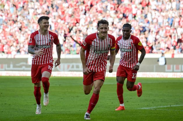 Jubel zum Tor zum 5:0 durch Maximilian Eggestein (SC Freiburg, 08) mit Lukas Kuebler (SC Freiburg, 17), Cyriaque Irie (SC Freiburg, 22) GER, SC Freiburg vs Bor. Moenchengladbach, Fussball, Bundesliga, 3. Spieltag, Saison 2026 2027, 12.09.2026 DFL DFB REGULATIONS PROHIBIT ANY USE OF PHOTOGRAPHS AS IMAGE SEQUENCES AND OR QUASI-VIDEO GER, SC Freiburg vs Bor. Moenchengladbach, Fussball, Bundesliga, 3. Spieltag, Saison 2026 2027, 12.09.2026 Freiburg *** Celebration of the 5-0 goal by Maximilian Eggestein (SC Freiburg, 08) with Lukas Kübler (SC Freiburg, 17), Cyriaque Irie (SC Freiburg), 22 (GER), SC Freiburg vs. Borussia Mönchengladbach, soccer, Bundesliga, Matchday 3, 2026–2027 season, September 12, 2026 DFL DFB regulations prohibit any use of photographs as image sequences and or quasi-video GER, SC Freiburg vs. Bor Moenchengladbach, Soccer, Bundesliga, Matchday 3, 2026–2027 Season, September 12, 2026, Freiburg Copyright: xEibner-Pressefotox EP_THS