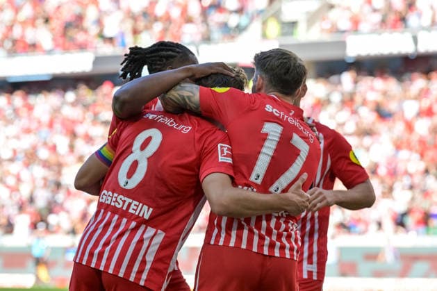 Jubel zum Tor zum 5:0 durch Maximilian Eggestein (SC Freiburg, 08) mit Lukas Kuebler (SC Freiburg, 17), Lucas Hoeler (SC Freiburg, 09) GER, SC Freiburg vs Bor. Moenchengladbach, Fussball, Bundesliga, 3. Spieltag, Saison 2026 2027, 12.09.2026 DFL DFB REGULATIONS PROHIBIT ANY USE OF PHOTOGRAPHS AS IMAGE SEQUENCES AND OR QUASI-VIDEO GER, SC Freiburg vs Bor. Moenchengladbach, Fussball, Bundesliga, 3. Spieltag, Saison 2026 2027, 12.09.2026 Freiburg *** Celebration of the 5-0 goal by Maximilian Eggestein (SC Freiburg, 08) with Lukas Kuebler (SC Freiburg, 17) and Lucas Hoeler (SC Freiburg, 09) GER, SC Freiburg vs. Borussia Mönchengladbach, soccer, Bundesliga, Matchday 3, 2026–2027 season, September 12, 2026 DFL DFB regulations prohibit any use of photographs as image sequences and or quasi-video GER, SC Freiburg vs. Borussia Mönchengladbach, Soccer, Bundesliga, Matchday 3, 2026–2027 Season, September 12, 2026, Freiburg Copyright: xEibner-Pressefotox EP_THS