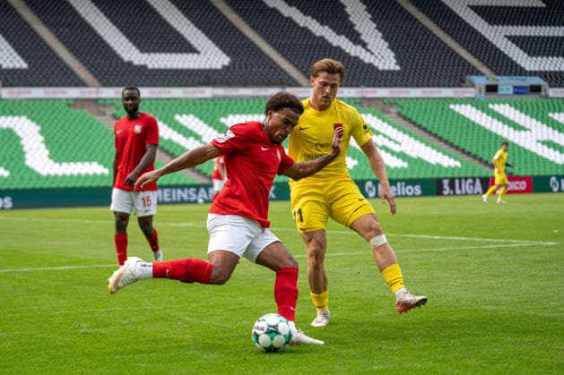 Tim Rossmann (SG Sonnenhof Großaspach, 11) gegen Eric Voufack (TSV Havelse, 19) im Zweikampf, TSV Havelse vs. SG Sonnenhof Großaspach, Fussball, 3. Liga, 5. Spieltag, 06.09.2026, DFB regulations prohibit any use of photographs as image sequences and or quasi-video Hannover Niedersachsen Deutschland