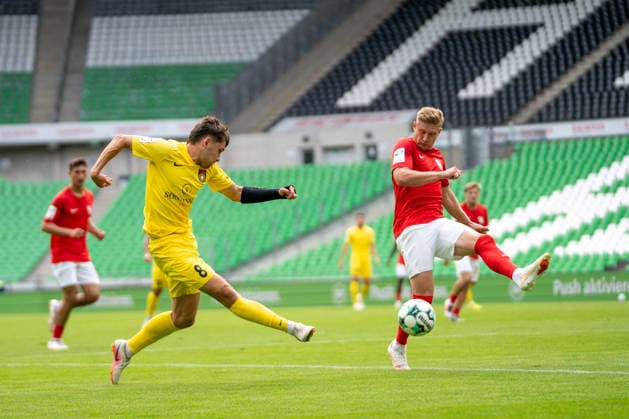 Elias Rahn (SG Sonnenhof Großaspach, 08) schlaegt eine Flanke an Kevin Schumacher (TSV Havelse, 10) vorbei, TSV Havelse vs. SG Sonnenhof Großaspach, Fussball, 3. Liga, 5. Spieltag, 06.09.2026, DFB regulations prohibit any use of photographs as image sequences and or quasi-video Hannover Niedersachsen Deutschland