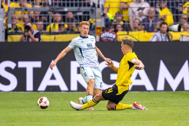12.09.2026, Fussball, 3. Spieltag der 1. Fussball Bundesliga, Borussia Dortmund - SC Paderborn. v. l. Laurin Curda (SC Paderborn 07), Nico Schlotterbeck (Borussia Dortmund). Dortmund Signal Iduna Park NRW Deutschland xRHR-FOTO DEx *** September 12, 2026, Soccer, Matchday 3 of the 1. Bundesliga, Borussia Dortmund vs. SC Paderborn (Laurin Curda, SC Paderborn 07), Nico Schlotterbeck, Borussia Dortmund, Signal Iduna Park, North Rhine-Westphalia, Germany, xRHR, PHOTO DEx Copyright: DennisxEwert RHR-FOTOx RHR-FOTO DE