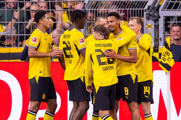 12.09.2026, Fussball, 3. Spieltag der 1. Fussball Bundesliga, Borussia Dortmund - SC Paderborn. Die Spieler des BVB bejubeln das Tor zum 2:0 durch Felix Nmecha (Borussia Dortmund). Dortmund Signal Iduna Park NRW Deutschland xRHR-FOTO DEx *** September 12, 2026, Soccer, Matchday 3 of the 1. Bundesliga, Borussia Dortmund vs. SC Paderborn BVB players celebrate Felix Nmecha s goal to make it 2–0 Borussia Dortmund, Signal Iduna Park, North Rhine-Westphalia, Germany xRHR PHOTO DEx Copyright: DennisxEwert RHR-FOTOx RHR-FOTO DE