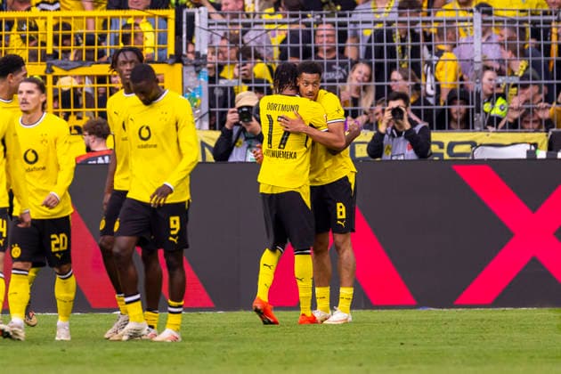 12.09.2026, Fussball, 3. Spieltag der 1. Fussball Bundesliga, Borussia Dortmund - SC Paderborn. Die Spieler des BVB bejubeln das Tor zum 2:0 durch Felix Nmecha (Borussia Dortmund). Dortmund Signal Iduna Park NRW Deutschland xRHR-FOTO DEx *** September 12, 2026, Soccer, Matchday 3 of the 1. Bundesliga, Borussia Dortmund vs. SC Paderborn. BVB players celebrate Felix Nmecha s goal to make it 2–0. Borussia Dortmund, Signal Iduna Park, North Rhine-Westphalia, Germany. xRHR PHOTO DEx Copyright: DennisxEwert RHR-FOTOx RHR-FOTO DE