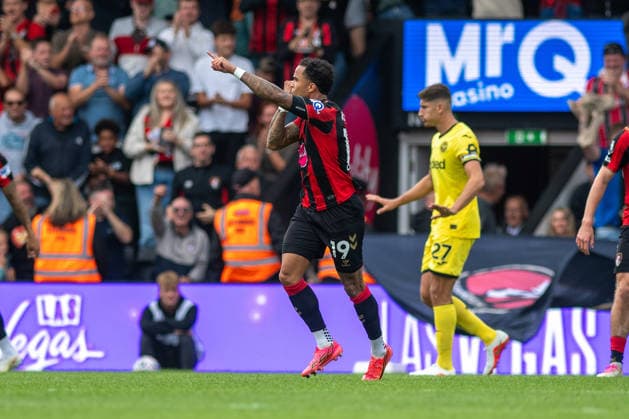 AFC Bournemouth v Brentford, Premier League Justin Kluivert celebrates their side s first goal (1-1) during the AFC Bournemouth v Brentford Premier League match at Vitality Stadium, Bournemouth, England on 12 September 2026 Credit: Andy Thomas Every Second Media Editorial use only. All images are copyright Every Second Media Limited. No images may be reproduced without prior permission. All rights reserved. Premier League and Football League images are subject to licensing agreements with Football DataCo Limited. see https: www.football-dataco.com Copyright: xIMAGO EveryxSecondxMediax ESM-2160-0040 AndyxThomasx xEveryxSecondxMediax