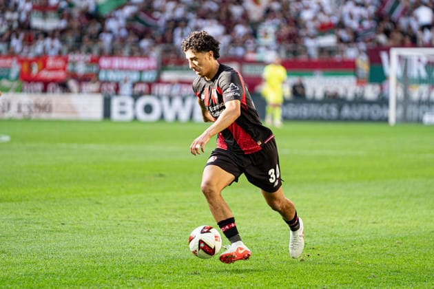 Ibrahim Maza (30 Leverkusen) in Aktion beim Bundesligaspiel FC Augsburg - Bayer 04 Leverkusen am 12.09.2026. Augsburg WWK Arena Bayern Deutschland *** Ibrahim Maza, 30, of Leverkusen in action during the Bundesliga match between FC Augsburg and Bayer 04 Leverkusen on September 12, 2026, at the WWK Arena in Augsburg, Bavaria, Germany