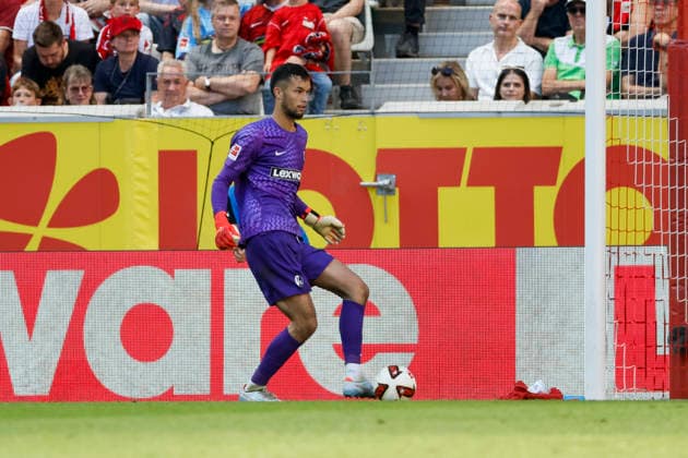Mio Backhaus (SC Freiburg, 01) am Ball , Deutschland, Fussball, 1. Bundesliga, 3.Spieltag, 2026 2027, SC Freiburg vs. Borussia Mönchengladbach, 12.09.2026, Freiburg im Breisgau Europa-Park Stadion Deutschland *** Mio Backhaus, SC Freiburg, No. 1 on the Ball, Germany, Soccer, Bundesliga 1, Matchday 3, 2026–2027, SC Freiburg vs. Borussia Mönchengladbach, September 12, 2026, Freiburg im Breisgau, Europa-Park Stadium, Germany Copyright: xGrantxHubbsx