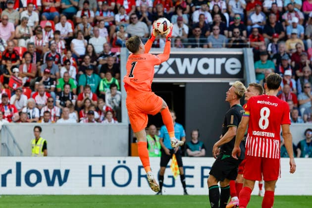 Moritz Nicolas (Borussia Mönchengladbach, 01) fängt den Ball , Deutschland, Fussball, 1. Bundesliga, 3.Spieltag, 2026 2027, SC Freiburg vs. Borussia Mönchengladbach, 12.09.2026, Freiburg im Breisgau Europa-Park Stadion Deutschland *** Moritz Nicolas, Borussia Mönchengladbach, No. 01, catches the ball; Germany, soccer, Bundesliga 1, Matchday 3, 2026–2027, SC Freiburg vs. Borussia Mönchengladbach, September 12, 2026, Freiburg im Breisgau, Europa-Park Stadium, Germany Copyright: xGrantxHubbsx