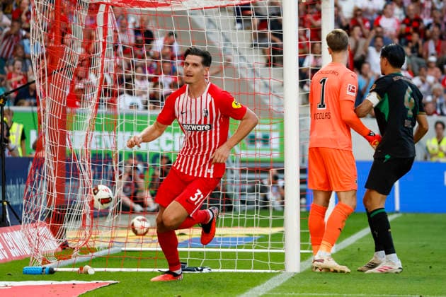 Torjubel bei Igor Matanovic (SC Freiburg, 31) nach seinem Tor zum 3:0 , Deutschland, Fussball, 1. Bundesliga, 3.Spieltag, 2026 2027, SC Freiburg vs. Borussia Mönchengladbach, 12.09.2026, Freiburg im Breisgau Europa-Park Stadion Deutschland *** Igor Matanovic of SC Freiburg, 31, celebrates after scoring the goal that made it 3–0, Germany, Soccer, Bundesliga 1, Matchday 3, 2026–2027, SC Freiburg vs. Borussia Mönchengladbach, September 12, 2026, Freiburg im Breisgau, Europa-Park Stadium, Germany Copyright: xGrantxHubbsx