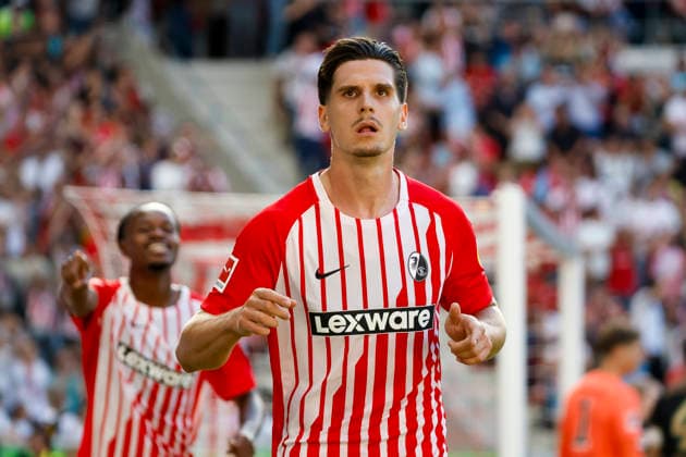 Torjubel bei Igor Matanovic (SC Freiburg, 31) nach seinem Tor zum 3:0 , Deutschland, Fussball, 1. Bundesliga, 3.Spieltag, 2026 2027, SC Freiburg vs. Borussia Mönchengladbach, 12.09.2026, Freiburg im Breisgau Europa-Park Stadion Deutschland *** Igor Matanovic of SC Freiburg, 31, celebrates after scoring the goal that made it 3–0, Germany, Soccer, Bundesliga 1, Matchday 3, 2026–2027, SC Freiburg vs. Borussia Mönchengladbach, September 12, 2026, Freiburg im Breisgau, Europa-Park Stadium, Germany Copyright: xGrantxHubbsx