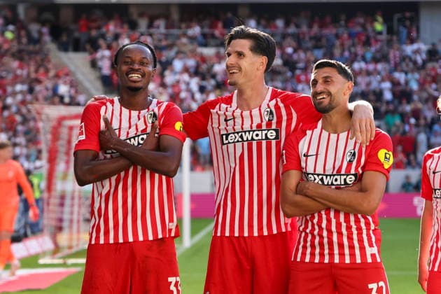 Torjubel SC Freiburg beim 3:0 durch Igor Matanovic (SC Freiburg, 31), Freude, Begeisterung, positive Emotionen, Torerfolg, mitJordy Makengo (SC Freiburg, 33) und Vincenzo Grifo (SC Freiburg, 32) , Deutschland, Fussball, 1. Bundesliga, 3.Spieltag, 2026 2027, SC Freiburg vs. Borussia Mönchengladbach, 12.09.2026, Freiburg im Breisgau Europa-Park Stadion Deutschland *** SC Freiburg celebrates Igor Matanovic’s goal, making the score 3-0; SC Freiburg, 31; joy, excitement, positive emotions, goal scored; with Jordy Makengo, SC Freiburg, 33, and Vincenzo Grifo, SC Freiburg, 32; Germany, soccer, Bundesliga 1, Matchday 3, 2026–2027, SC Freiburg vs. Borussia Mönchengladbach, September 12, 2026, Freiburg im Breisgau, Europa-Park Stadium, Germany Copyright: xGrantxHubbsx