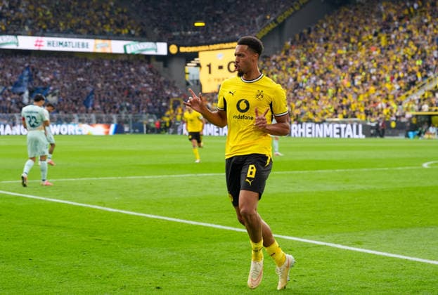 Felix Nmecha (Borussia Dortmund, 8) gestikuliert nach seinem Tor zum 2:0 in Richtung der Fans. GER, Borussia Dortmund vs SC Paderborn 07, 1. Bundesliga, 3. Spieltag, Saison 2026-27, Signal Iduna Park, Dortmund, 12.09.2026 DFL REGULATIONS PROHIBIT ANY USE OF PHOTOGRAPHS AS IMAGE SEQUENCES AND OR QUASI-VIDEO GER, Borussia Dortmund vs SC Paderborn 07, 1. Bundesliga, 3. Spieltag, Saison 2026-27, 12.09.2026 Dortmund *** Felix Nmecha of Borussia Dortmund, 8, gestures toward the fans after scoring the goal that made it 2–0. GER, Borussia Dortmund vs. SC Paderborn 07, 1 Bundesliga, Matchday 3, 2026–27 season, Signal Iduna Park, Dortmund, September 12, 2026. DFL regulations prohibit any use of photographs as image sequences and or quasi-video. GER, Borussia Dortmund vs. SC Paderborn 07, Bundesliga 1, Matchday 3, 2026–27 season, September 12, 2026, Dortmund Copyright: xEibner-Pressefoto ScottxColemanx EP_SCN