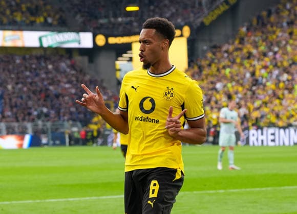 Felix Nmecha (Borussia Dortmund, 8) gestikuliert nach seinem Tor zum 2:0 in Richtung der Fans. GER, Borussia Dortmund vs SC Paderborn 07, 1. Bundesliga, 3. Spieltag, Saison 2026-27, Signal Iduna Park, Dortmund, 12.09.2026 DFL REGULATIONS PROHIBIT ANY USE OF PHOTOGRAPHS AS IMAGE SEQUENCES AND OR QUASI-VIDEO GER, Borussia Dortmund vs SC Paderborn 07, 1. Bundesliga, 3. Spieltag, Saison 2026-27, 12.09.2026 Dortmund *** Felix Nmecha of Borussia Dortmund, 8, gestures toward the fans after scoring the goal that made it 2–0. GER, Borussia Dortmund vs. SC Paderborn 07, 1 Bundesliga, Matchday 3, 2026–27 season, Signal Iduna Park, Dortmund, September 12, 2026. DFL regulations prohibit any use of photographs as image sequences and or quasi-video. GER, Borussia Dortmund vs. SC Paderborn 07, Bundesliga 1, Matchday 3, 2026–27 season, September 12, 2026, Dortmund Copyright: xEibner-Pressefoto ScottxColemanx EP_SCN