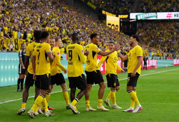 Spieler von Borussia Dortmund feiern gemeinsam nach dem Tor zum 2:0. GER, Borussia Dortmund vs SC Paderborn 07, 1. Bundesliga, 3. Spieltag, Saison 2026-27, Signal Iduna Park, Dortmund, 12.09.2026 DFL REGULATIONS PROHIBIT ANY USE OF PHOTOGRAPHS AS IMAGE SEQUENCES AND OR QUASI-VIDEO GER, Borussia Dortmund vs SC Paderborn 07, 1. Bundesliga, 3. Spieltag, Saison 2026-27, 12.09.2026 Dortmund *** Borussia Dortmund players celebrate together after scoring the 2-0 goal, Borussia Dortmund vs. SC Paderborn 07, 1. Bundesliga, Matchday 3, 2026–27 season, Signal Iduna Park, Dortmund, September 12, 2026. DFL regulations prohibit any use of photographs as image sequences and or quasi-video. GER, Borussia Dortmund vs. SC Paderborn 07, Bundesliga 1, Matchday 3, 2026–27 season, September 12, 2026, Dortmund Copyright: xEibner-Pressefoto ScottxColemanx EP_SCN