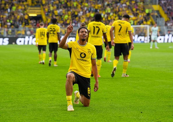 Felix Nmecha (Borussia Dortmund, 8) gestikuliert nach seinem Tor zum 2:0 in Richtung der Fans. GER, Borussia Dortmund vs SC Paderborn 07, 1. Bundesliga, 3. Spieltag, Saison 2026-27, Signal Iduna Park, Dortmund, 12.09.2026 DFL REGULATIONS PROHIBIT ANY USE OF PHOTOGRAPHS AS IMAGE SEQUENCES AND OR QUASI-VIDEO GER, Borussia Dortmund vs SC Paderborn 07, 1. Bundesliga, 3. Spieltag, Saison 2026-27, 12.09.2026 Dortmund *** Felix Nmecha of Borussia Dortmund, 8, gestures toward the fans after scoring the 2-0 goal. GER, Borussia Dortmund vs. SC Paderborn 07, 1 Bundesliga, Matchday 3, 2026–27 season, Signal Iduna Park, Dortmund, September 12, 2026. DFL regulations prohibit any use of photographs as image sequences and or quasi-video. GER, Borussia Dortmund vs. SC Paderborn 07, Bundesliga 1, Matchday 3, 2026–27 season, September 12, 2026, Dortmund Copyright: xEibner-Pressefoto ScottxColemanx EP_SCN