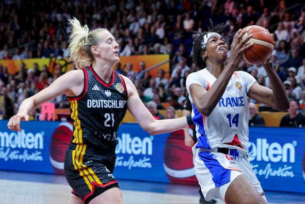 Marie Guelich (Germany) und Dominique Malonga (France) battle for the ball during the FIBA Women s Basketball World Cup Germany 2026 semifinals match between France and Germany at Berlin Arena on September 12, 2026 in Berlin, Germany. (Photo by Marco Steinbrenner DeFodi Images) -