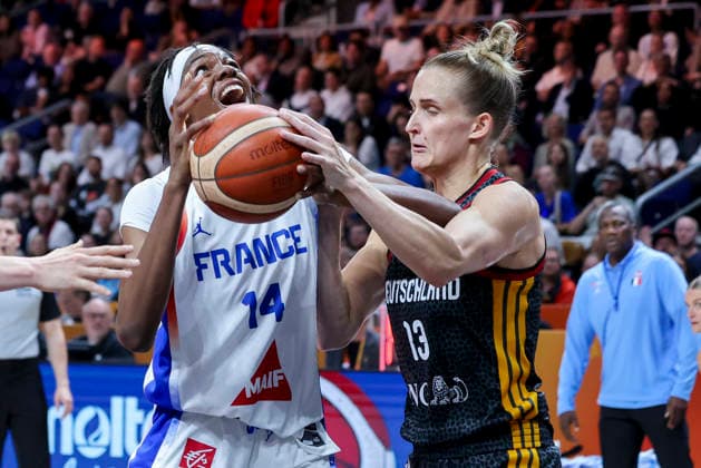 Dominique Malonga (France) und Leonie Fiebich (Germany) battle for the ball during the FIBA Women s Basketball World Cup Germany 2026 semifinals match between France and Germany at Berlin Arena on September 12, 2026 in Berlin, Germany. (Photo by Marco Steinbrenner DeFodi Images) -
