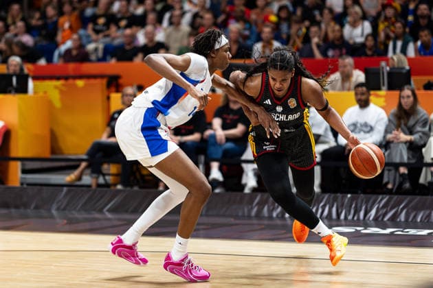 Nyara Sabally (Deutschland, 08) im Dribbling gegen Dominique Malonga (Frankreich, 14), GER, Frankreich vs. Deutschland, Basketball, FIBA Women s World Cup 2026, Halbfinale, 12.09.2026 GER, Frankreich vs. Deutschland, Basketball, FIBA Women s World Cup 2026, Halbfinale, 12.09.2026 Berlin Copyright: xEibner-Pressefoto MaxxVincenx EP_MVN
