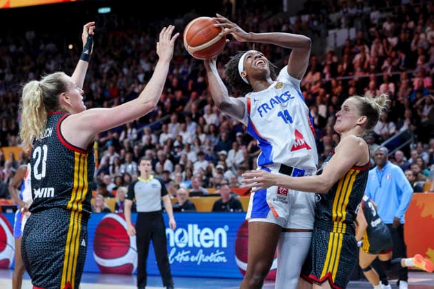 Frieda Buhner (Germany) Dominique Malonga (France) und Leonie Fiebich (Germany) battle for the ball during the FIBA Women s Basketball World Cup Germany 2026 semifinals match between France and Germany at Berlin Arena on September 12, 2026 in Berlin, Germany. (Photo by Marco Steinbrenner DeFodi Images) -