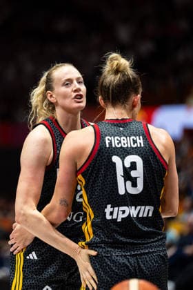 Marie Guelich (Deutschland, 21) und Leonie Fiebich (Deutschland, 13) jubelt Jubel, GER, Frankreich vs. Deutschland, Basketball, FIBA Women s World Cup 2026, Halbfinale, 12.09.2026 GER, Frankreich vs. Deutschland, Basketball, FIBA Women s World Cup 2026, Halbfinale, 12.09.2026 Berlin Copyright: xEibner-Pressefoto MaxxVincenx EP_MVN