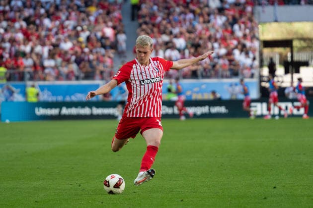 12.09.2026, xjyhynx, Fussball 1.Bundesliga, SC Freiburg - Borussia Mönchengladbach v.l., Flanke von Matthias Ginter (28, SC Freiburg) (DFL DFB REGULATIONS PROHIBIT ANY USE OF PHOTOGRAPHS as IMAGE SEQUENCES and or QUASI-VIDEO) Freiburg *** September 12, 2026, xjyhynx, Soccer 1st Bundesliga, SC Freiburg vs. Borussia Mönchengladbach, cross by Matthias Ginter at 28, SC Freiburg. DFL and DFB regulations prohibit any use of photographs as image sequences and or quasi-video. Freiburg