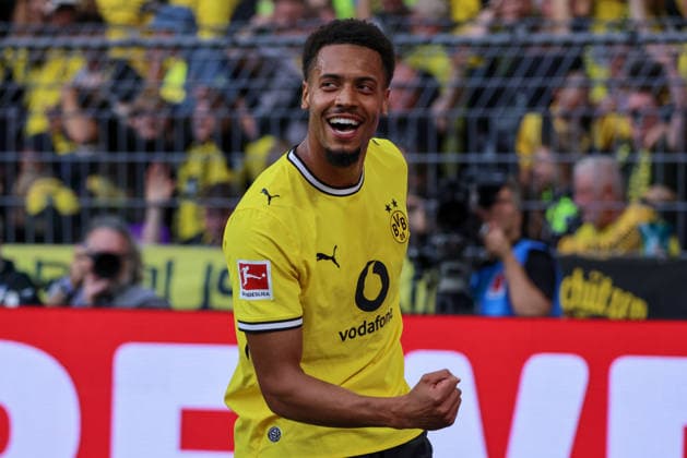 Dortmund, Deutschland: 12.09.2026 - 1. Bundesliga 2026 27 - 3. Spieltag - Borussia Dortmund vs. SC Paderborn Im Bild: Torschütze Felix Nmecha (BVB) macht das Tor zum 2:0 für Dortmund und jubelt (DFL DFB REGULATIONS PROHIBIT ANY USE OF PHOTOGRAPHS as IMAGE SEQUENCES and or QUASI-VIDEO) *** *** Dortmund, Germany September 12, 2026, Bundesliga 2026-27, Matchday 3: Borussia Dortmund vs. SC Paderborn. Pictured: Goal scorer Felix Nmecha of BVB scores the 2-0 goal for Dortmund and celebrates. DFL and DFB regulations prohibit any use of photosOGRAPHS as IMAGE SEQUENCES and or QUASI-VIDEO *** Copyright: HMBxMedia MadeleinexFantini