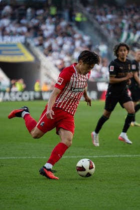 12.09.2026, xjyhynx, Fussball 1.Bundesliga, SC Freiburg - Borussia Mönchengladbach v.l., Schuss von Yuito Suzuki (14, SC Freiburg) (DFL DFB REGULATIONS PROHIBIT ANY USE OF PHOTOGRAPHS as IMAGE SEQUENCES and or QUASI-VIDEO) Freiburg *** September 12, 2026, xjyhynx, Soccer 1st Bundesliga, SC Freiburg vs. Borussia Mönchengladbach, shot by Yuito Suzuki at 14, SC Freiburg. DFL and DFB regulations prohibit any use of photographs as image sequences and or quasi-video. Freiburg
