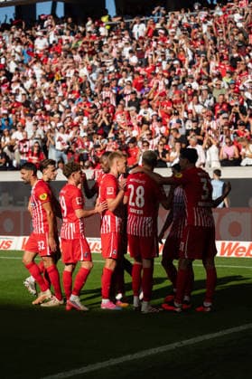 12.09.2026, xjyhynx, Fussball 1.Bundesliga, SC Freiburg - Borussia Mönchengladbach v.l., Torjubel zum 3:0 durch Igor Matanovic (31, SC Freiburg) (DFL DFB REGULATIONS PROHIBIT ANY USE OF PHOTOGRAPHS as IMAGE SEQUENCES and or QUASI-VIDEO) Freiburg *** September 12, 2026, xjyhynx, Soccer, Bundesliga 1, SC Freiburg vs. Borussia Mönchengladbach, goal celebration for the 3–0 by Igor Matanovic (31 ), SC Freiburg. DFL and DFB regulations prohibit any use of photographs as image sequences and or quasi-video. Freiburg