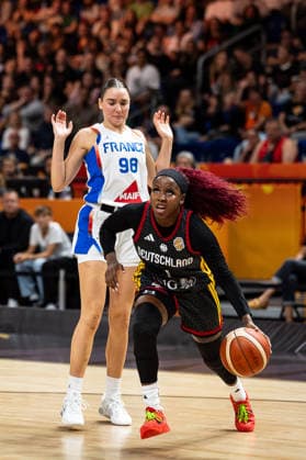 Alexis Peterson (Deutschland, 01) im Dribbling, Pauline Astier (Frankreich, 98), GER, Frankreich vs. Deutschland, Basketball, FIBA Women s World Cup 2026, Halbfinale, 12.09.2026 GER, Frankreich vs. Deutschland, Basketball, FIBA Women s World Cup 2026, Halbfinale, 12.09.2026 Berlin Copyright: xEibner-Pressefoto MaxxVincenx EP_MVN