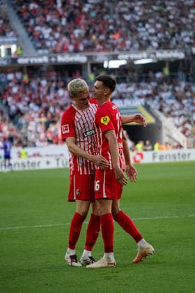 12.09.2026, xjyhynx, Fussball 1.Bundesliga, SC Freiburg - Borussia Mönchengladbach v.l., Torjubel zum 4:0 durch Yannik Engelhardt (16, SC Freiburg) links Matthias Ginter (28, SC Freiburg) (DFL DFB REGULATIONS PROHIBIT ANY USE OF PHOTOGRAPHS as IMAGE SEQUENCES and or QUASI-VIDEO) Freiburg *** September 12, 2026, xjyhynx, Soccer, Bundesliga 1, SC Freiburg vs. Borussia Mönchengladbach, goal celebration for the 4–0 goal by Yannik Engelhardt (16), SC Freiburg (left), Matthias Ginter (28), SC Freiburg: DFL and DFB regulations prohibit any use of photographs as image sequences and or quasi-video. Freiburg