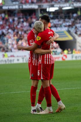 12.09.2026, xjyhynx, Fussball 1.Bundesliga, SC Freiburg - Borussia Mönchengladbach v.l., Torjubel zum 4:0 durch Yannik Engelhardt (16, SC Freiburg) links Matthias Ginter (28, SC Freiburg) (DFL DFB REGULATIONS PROHIBIT ANY USE OF PHOTOGRAPHS as IMAGE SEQUENCES and or QUASI-VIDEO) Freiburg *** September 12, 2026, xjyhynx, Soccer, Bundesliga 1, SC Freiburg vs. Borussia Mönchengladbach, goal celebration for the 4-0 goal by Yannik Engelhardt (16), SC Freiburg (left) Matthias Ginter (28), SC Freiburg: DFL and DFB regulations prohibit any use of photographs as image sequences and or quasi-video. Freiburg