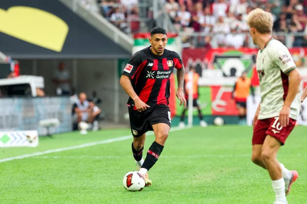 Ezequiel Fernandez (Bayer 04 Leverkusen, 06) mit Ball, GER, FC Augsburg vs. Bayer 04 Leverkusen, Fussball, Bundesliga, 3. Spieltag, Saison 2026 2027, 12.09.2026, DFL DFB REGULATIONS PROHIBIT ANY USE OF PHOTOGRAPHS as IMAGE SEQUENCES and or QUASI-VIDEO, GER, FC Augsburg vs. Bayer 04 Leverkusen, Fussball, Bundesliga, 3. Spieltag, Saison 2026 2027, 12.09.2026 Augsburg *** Ezequiel Fernandez, Bayer 04 Leverkusen, No. 06 with the ball, GER, FC Augsburg vs. Bayer 04 Leverkusen, Soccer, Bundesliga, Matchday 3, 2026–2027 Season, September 12, 2026, DFL and DFB regulations prohibit any use of photographs as image sequences and or quasi-video, GER, FC Augsburg vs. Bayer 04 Leverkusen, soccer, Bundesliga, Matchday 3, 2026–2027 season, September 12, 2026, Augsburg Copyright: xEibner-Pressefoto JennixMaulx EP_JML