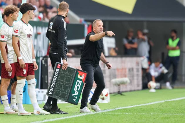 Manuel Baum (FC Augsburg, Chef-Trainer) gestikuliert, Gesten, Gestik, GER, FC Augsburg vs. Bayer 04 Leverkusen, Fussball, Bundesliga, 3. Spieltag, Saison 2026 2027, 12.09.2026, DFL DFB REGULATIONS PROHIBIT ANY USE OF PHOTOGRAPHS as IMAGE SEQUENCES and or QUASI-VIDEO, GER, FC Augsburg vs. Bayer 04 Leverkusen, Fussball, Bundesliga, 3. Spieltag, Saison 2026 2027, 12.09.2026 Augsburg *** Manuel Baum, FC Augsburg head coach, gesturing, gestures, GER, FC Augsburg vs. Bayer 04 Leverkusen, soccer, Bundesliga, Matchday 3, 2026–2027 season, September 12, 2026, DFL and DFB regulations prohibit any use of photographs as image sequences and or quasi-video, GER, FC Augsburg vs. Bayer 04 Leverkusen, soccer, Bundesliga, Matchday 3, 2026–2027 season, September 12, 2026, Augsburg Copyright: xEibner-Pressefoto JennixMaulx EP_JML